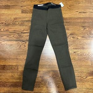 Gap Resolution Pull-On Leggings. NWT. 28